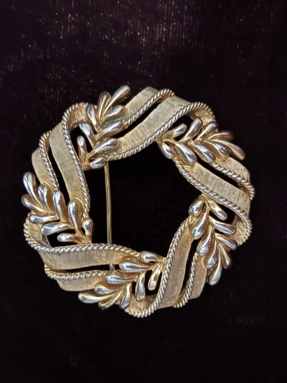 Trifari gold-Tone Laurel Wreath Brooch - Elegant Women’s Jewelry
